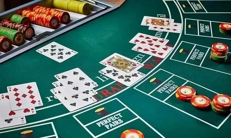 pp321 ပလက်ဖောင်းတွင် Live Casino နှင့် Sportsbook ကစားနေသောမြင်ကွင်း